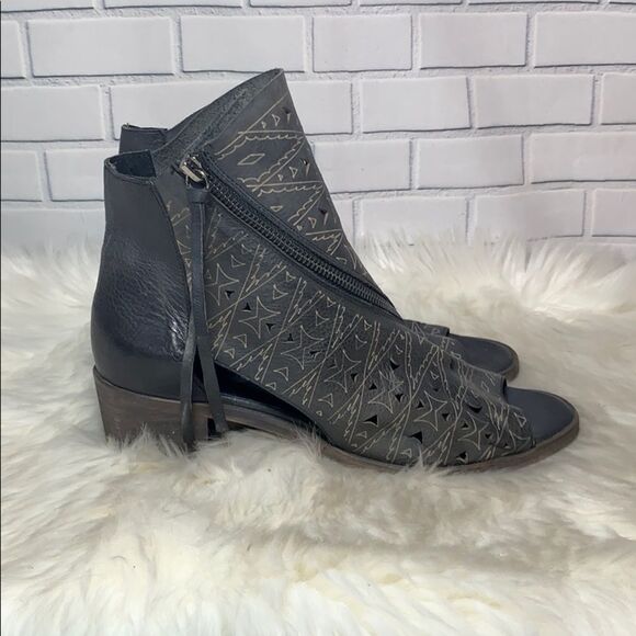 Anthro x Baske California Peep Toe Booties… - Picture 4 of 7